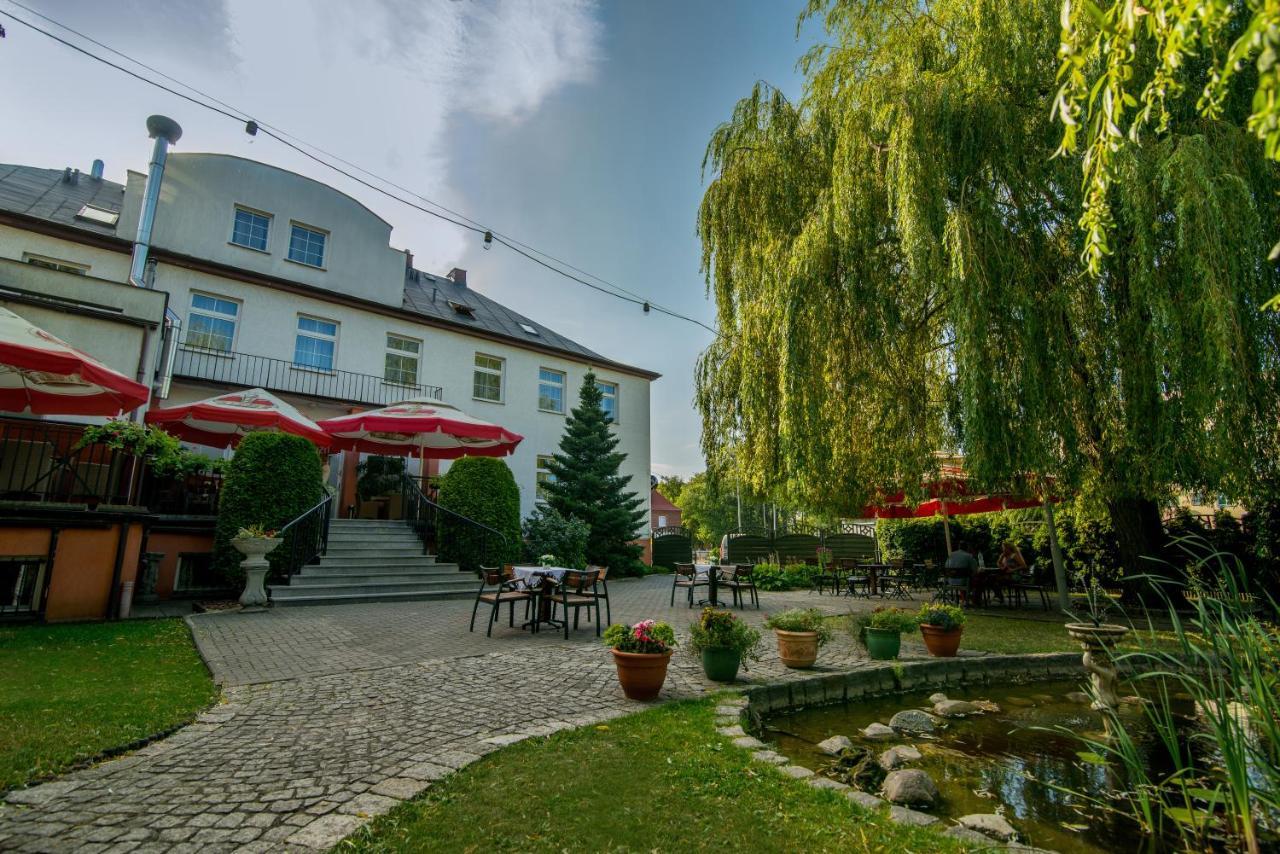 Hotel Bialy Domek Валч Екстер'єр фото